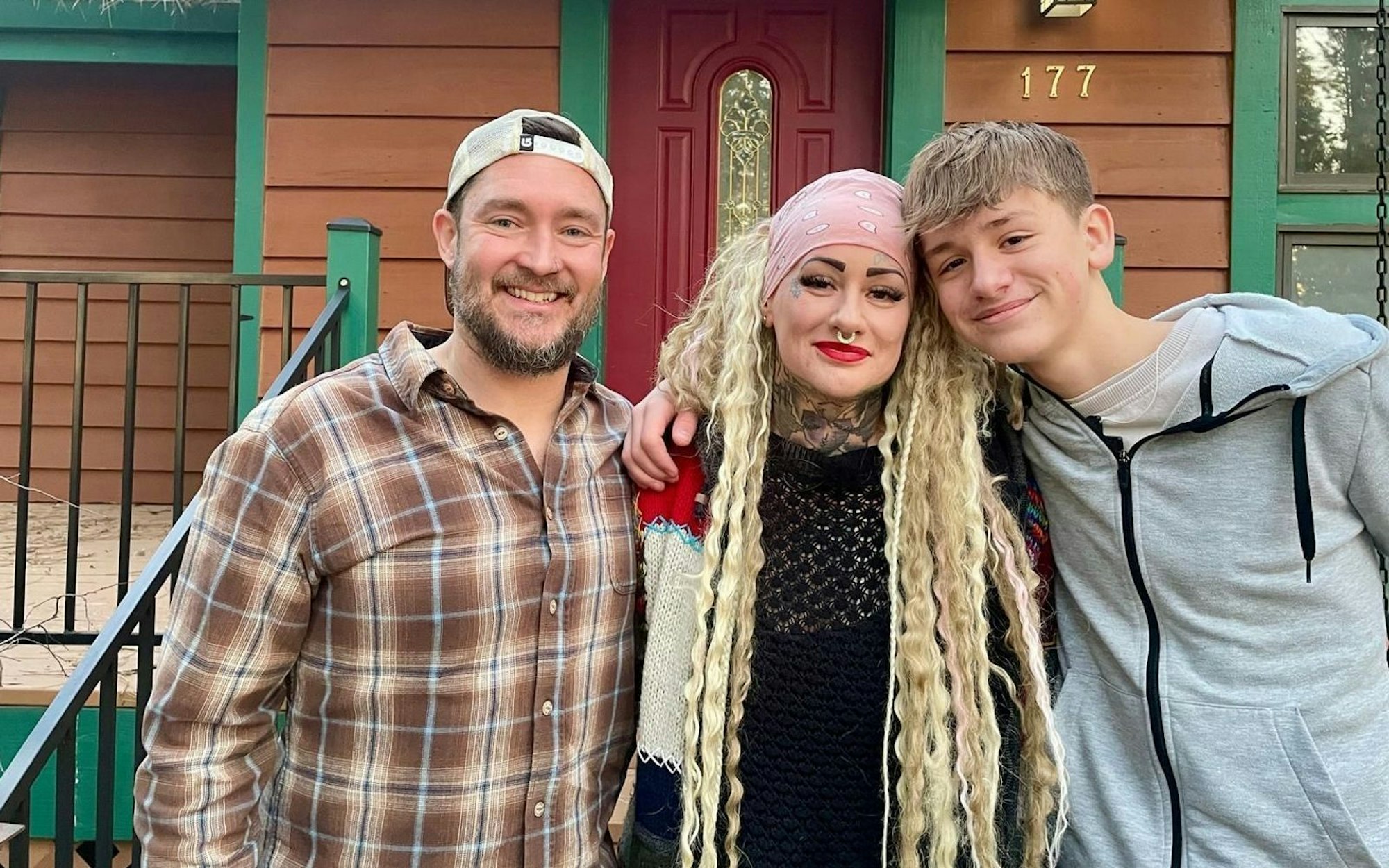 Der Schein trügt: Brad, Myriam und Gabriel haben große Probleme. (Bild: RTL / 99pro media)