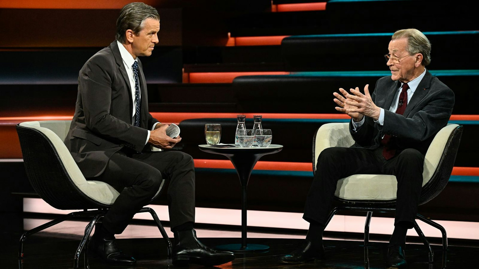 Im Gespräch mit Markus Lanz erklärte Franz Müntefering, dass er bis zu seinem Lebensende arbeiten wolle, denn: „Leben ist Arbeit - Arbeit ist Leben.“ (Bild: ZDF / Markus Hertrich)