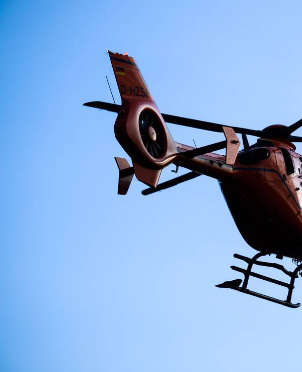 Ein Rettungshubschrauber ist im Einsatz (Symbolfoto)