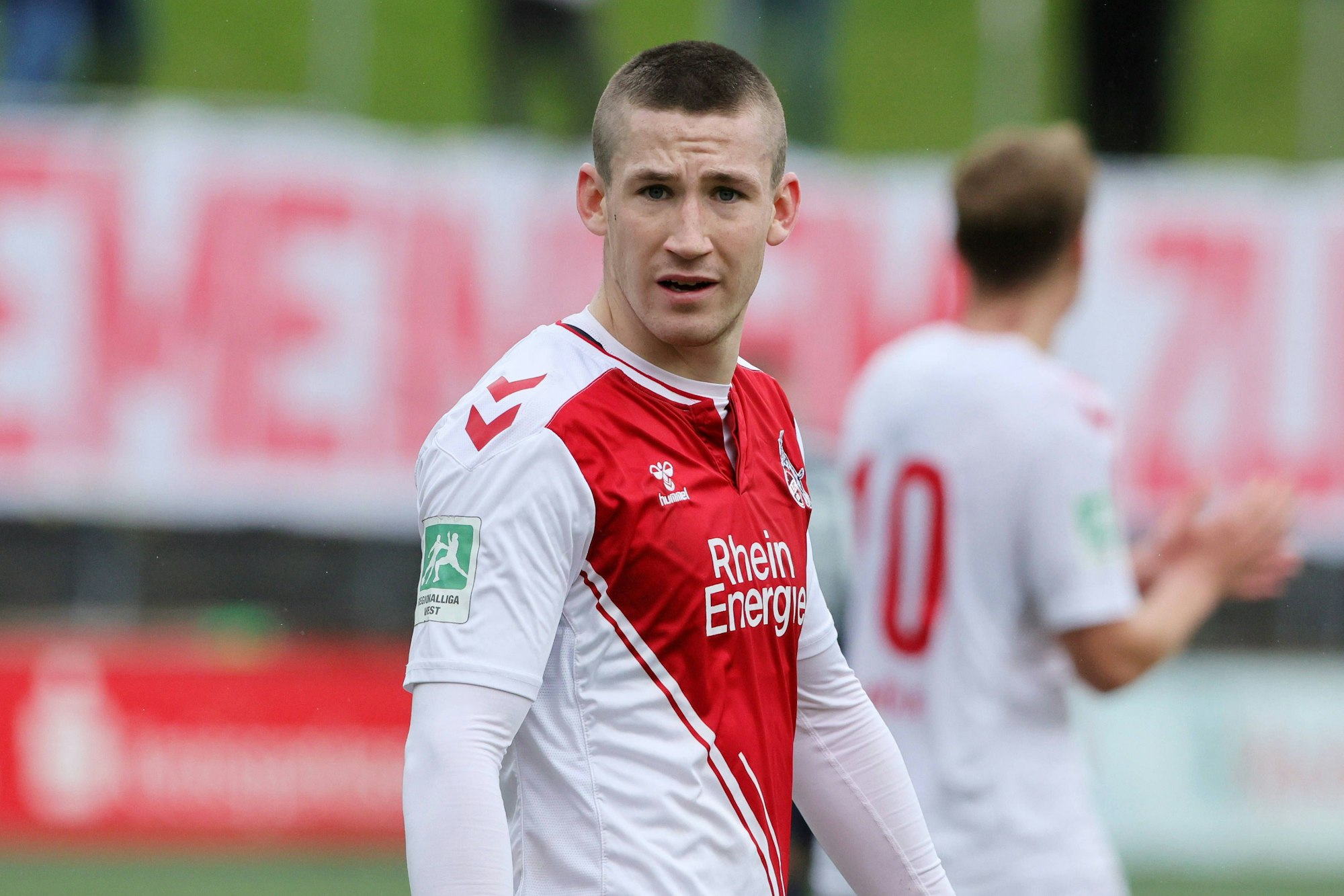 Hendrik Mittelstädt schaut in die Richtung der Kamera.