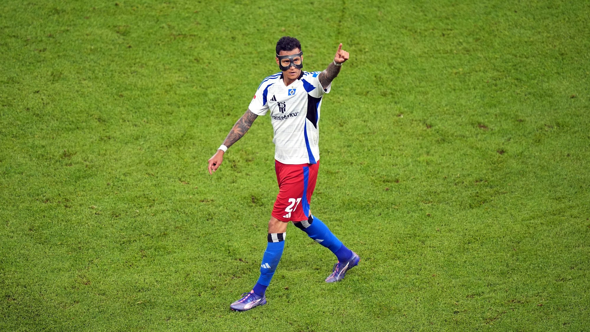 Hamburgs Davie Selke jubelt über sein Tor zum 3:1.