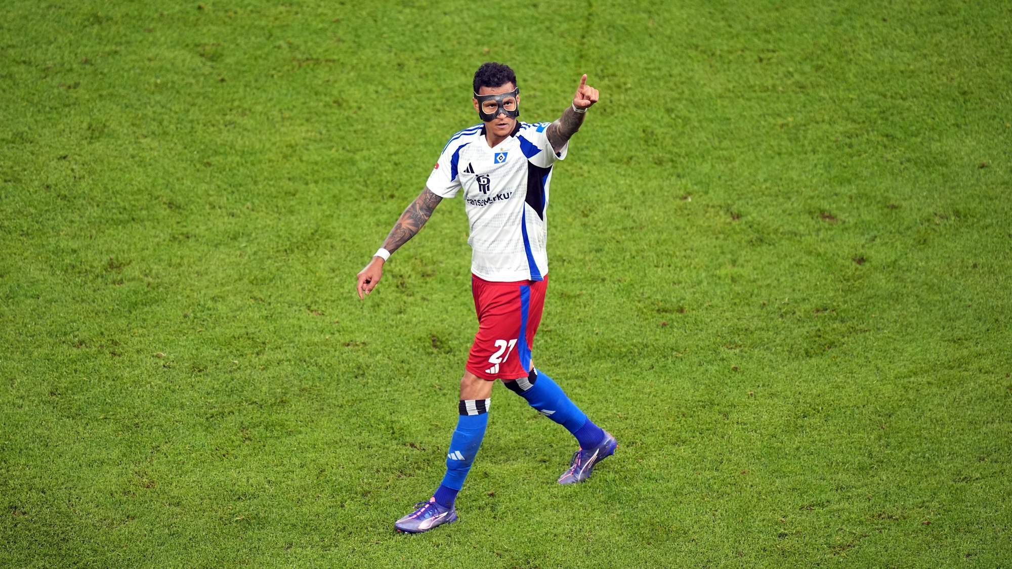 Hamburgs Davie Selke jubelt über sein Tor zum 3:1.