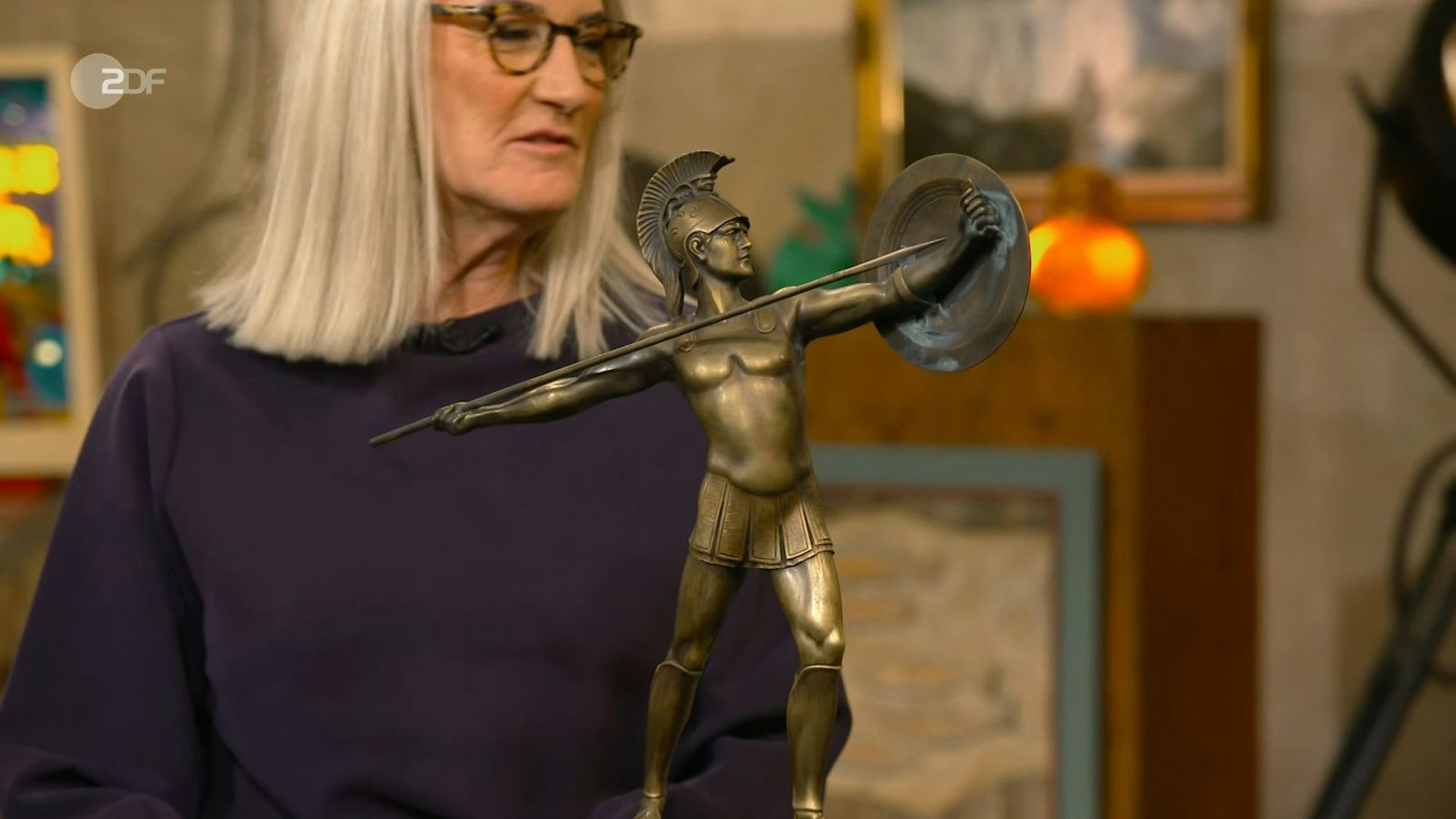 Der Speerwerfer aus Bronze von Hans Rieder aus den 1920er-Jahren wurde auf 650 bis 850 Euro geschätzt. Für 600 Euro bekam Christian Vechtel den Zuschlag.
(Bild: ZDF)