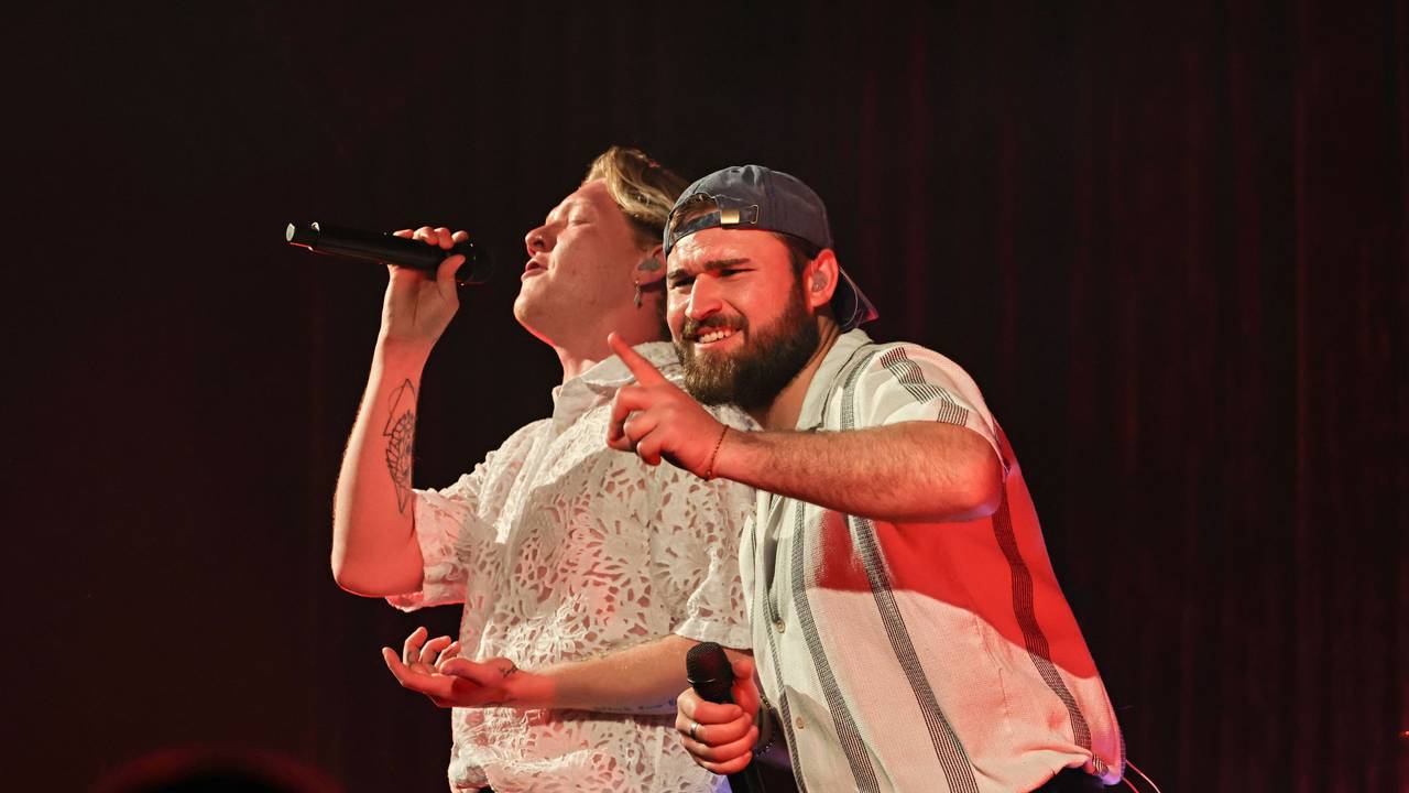 Max Rohde und Harun Berkovic von King Loui auf der Bühne.