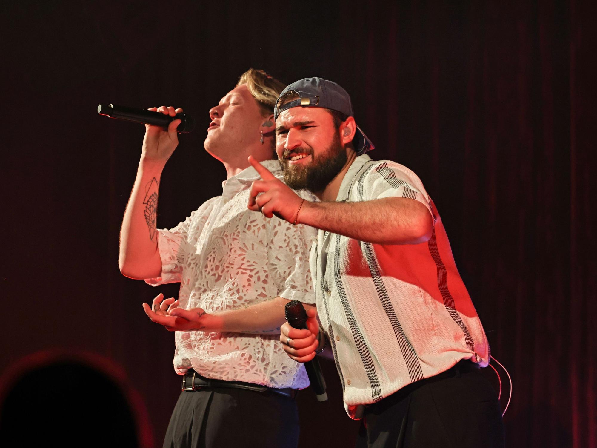 Max Rohde und Harun Berkovic von King Loui auf der Bühne.