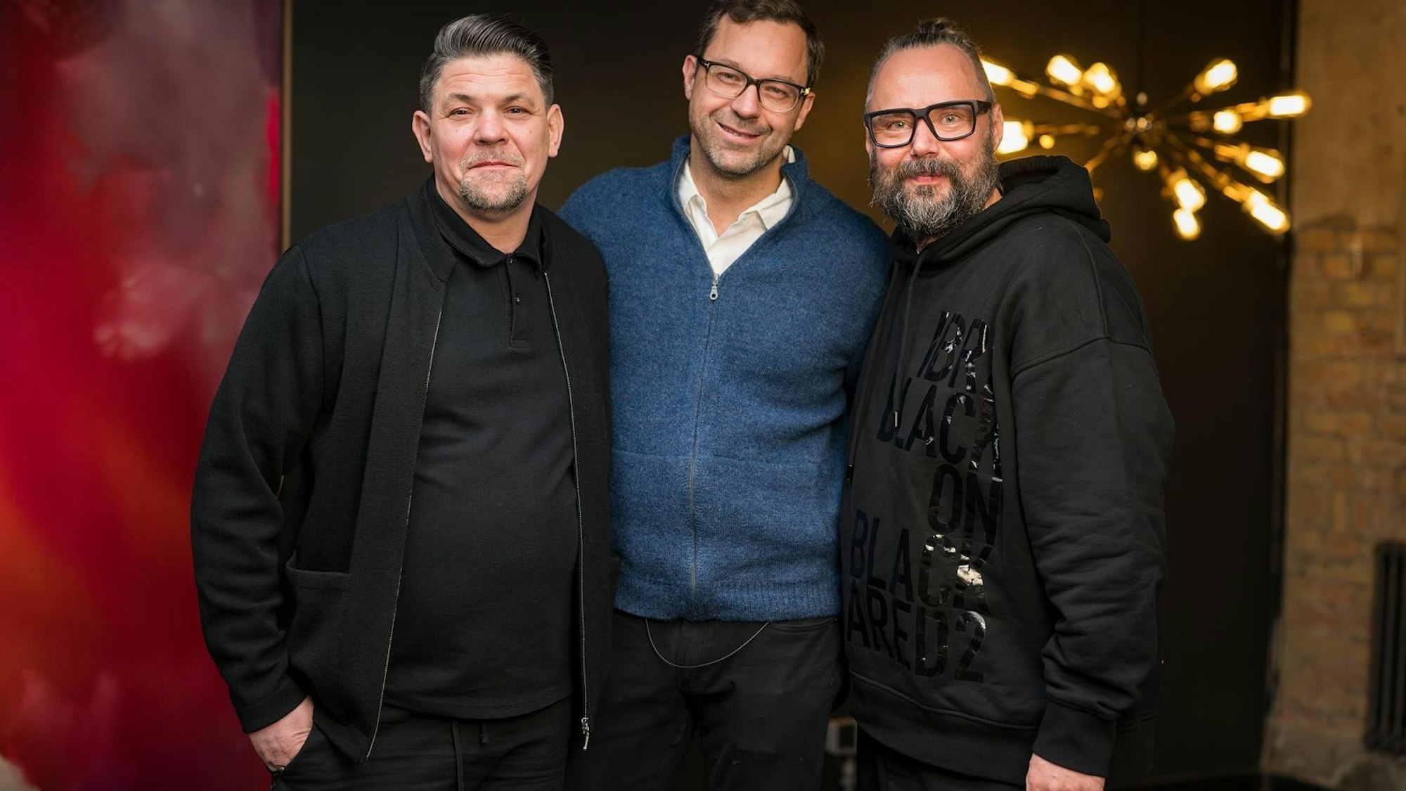 Treten in der Best-Friends-Edition mit und gegeneinander an, von links: Tim Mälzer, Edi Frauneder und Mario Lohninger. (Bild: RTL / Markus Hertrich)