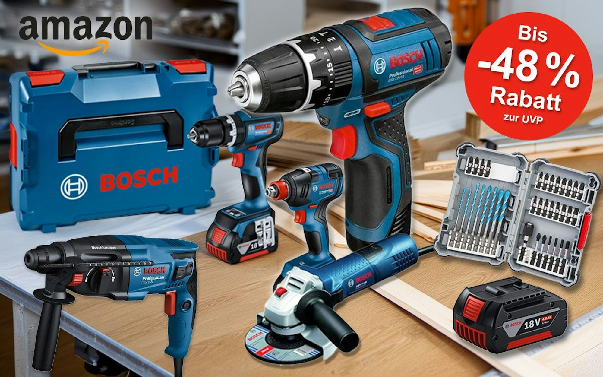 Akku-Bohrschrauber Bosch Professional GSR 12V-15 und andere Bosch Professional Elektrowerkzeuge vor einem Hintergrund mit Werkbank und Holzmaterial.