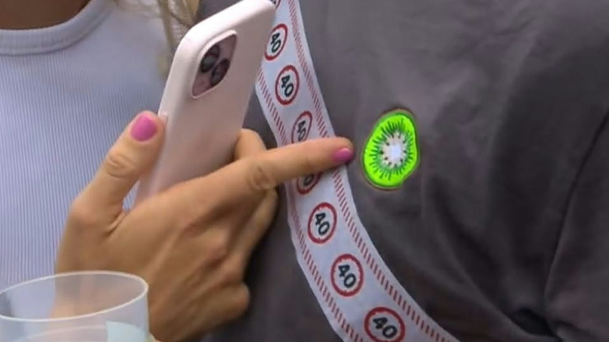 Hier der Kiwi-Beweis. Eine Ananas ist das definitiv nicht, oder?