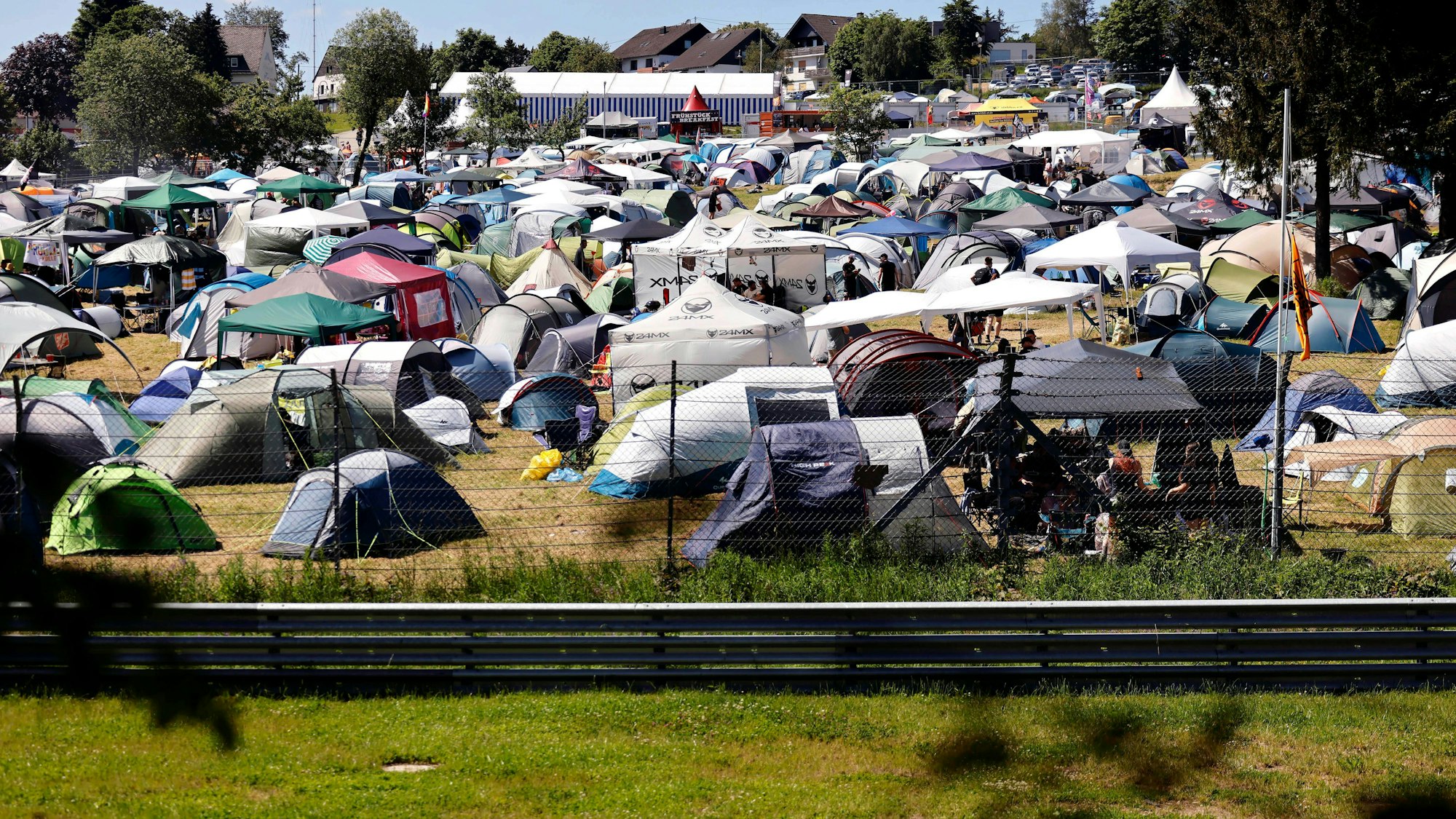Campingplatz an der Rennstrecke bei „Rock am Ring“.