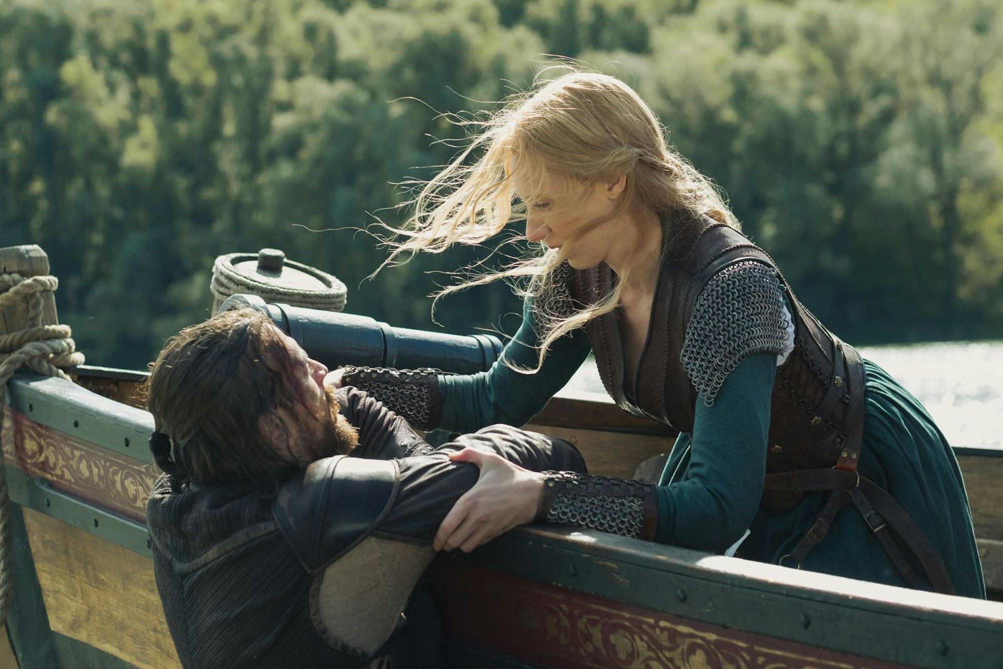 Partnerschaft auf dem Wasser: Janos Hunyadi (Gellért L. Kádár) und seine Frau Erzsébet (Vivien Rujder). (Bild: © Kristof Galgoczi / Beta Film)