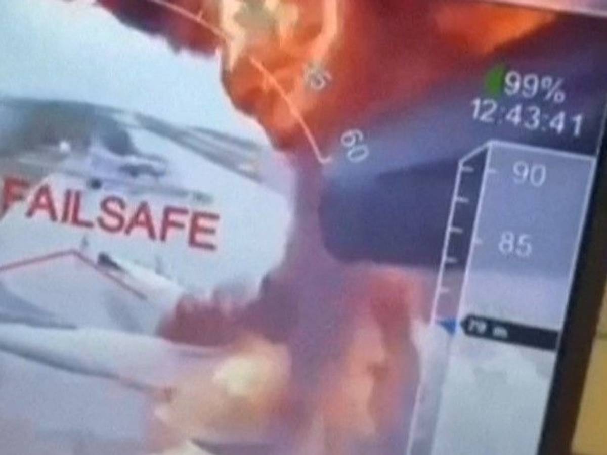 Auf einem Screenshot von einem vom ukrainischen Sicherheitsdienst veröffentlichten Video sind Explosionen zu erkennen.