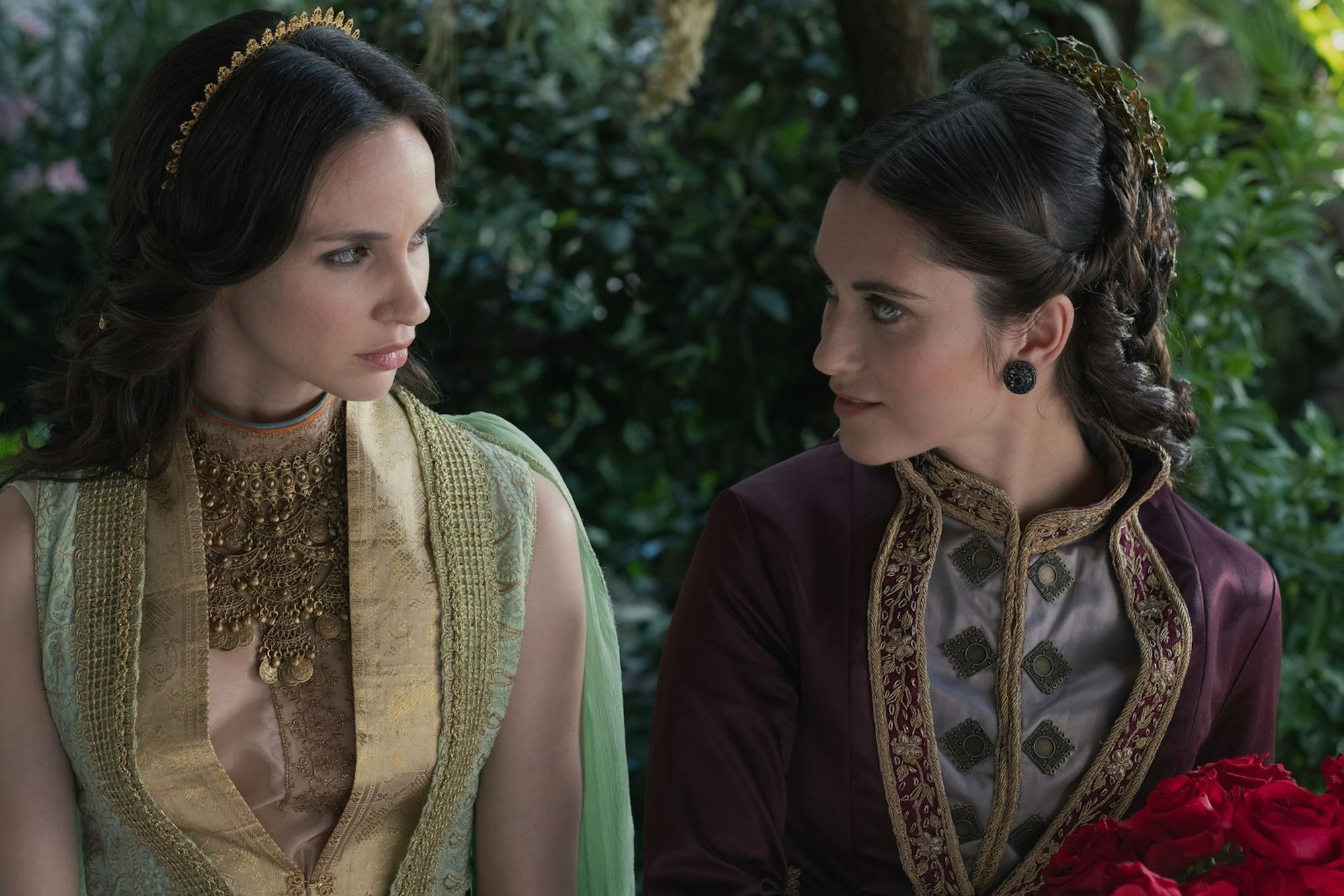 Mara (Törőcsik Franciska, links) muss sich am Hofe des Sultans gegen andere Frauen im Harem durchsetzen. Sie tut dies mit viel Geschick und Strategie. (Bild: © Kristof Galgoczi / Beta Film)