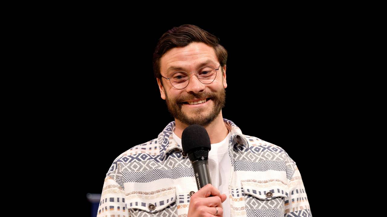 Jonas Hector während einer Folge „Schlag und fertig“ im WDR-Funkhaus.
