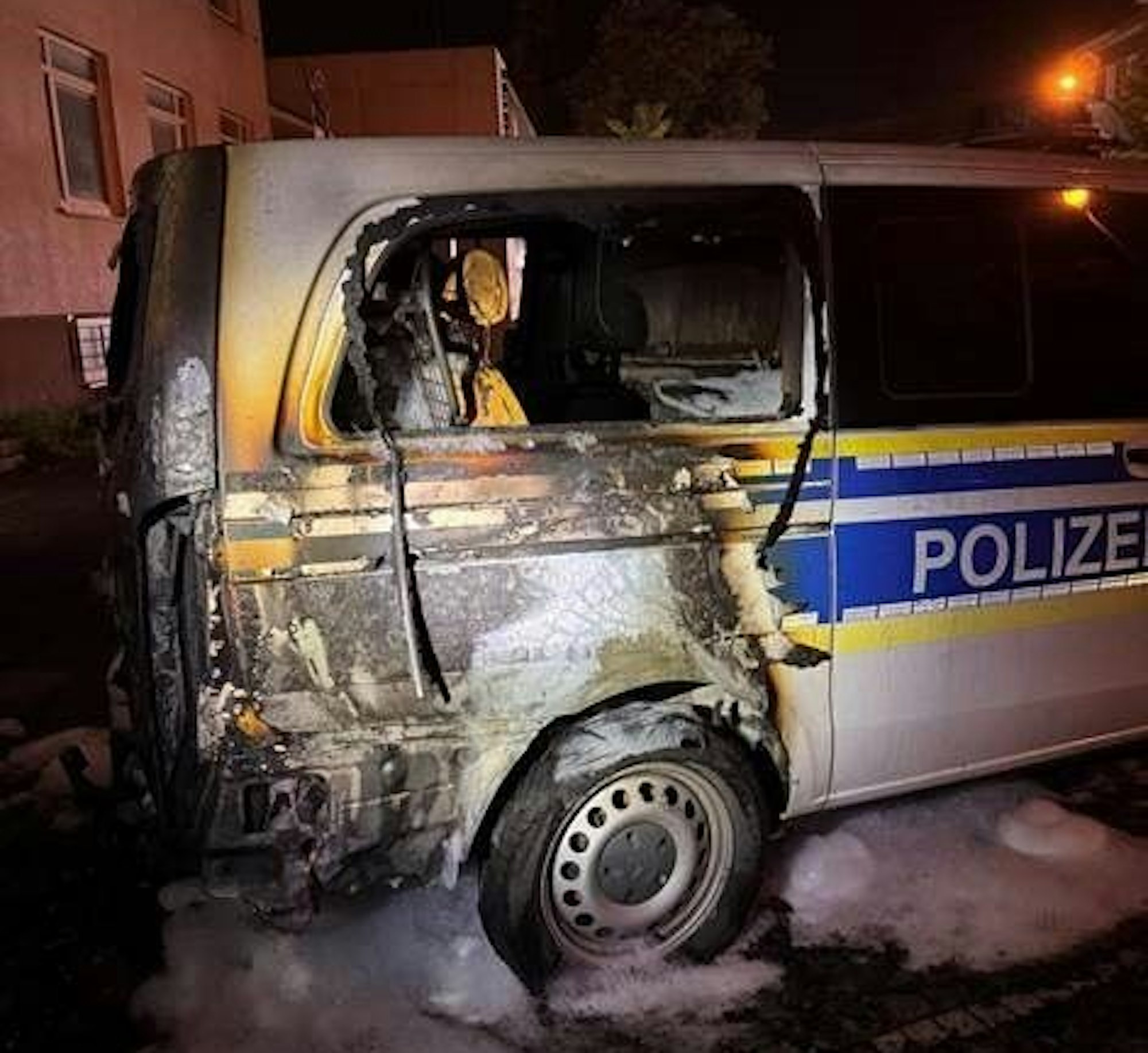 Ein Streifenwagen der Bundespolizei wurde bei einem Brand am Hauptbahnhof Recklinghausen beschädigt.