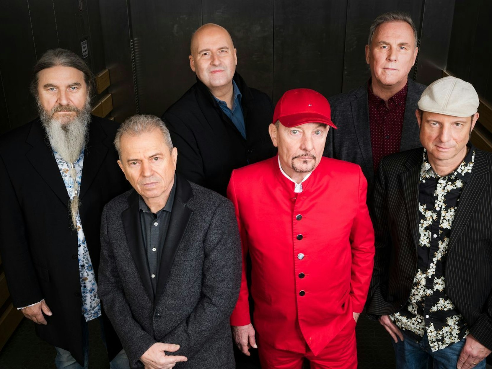 Günther Sigl (zweiter von links), Mitgründer, Sänger und Bassist der Spider Murphy Gang, ist weiterhin regelmäßig auf Tour mit seiner Band. Im Sommer und Herbst 2025 stehen auch wieder einige Termine an. (Bild: Hangen Photo)