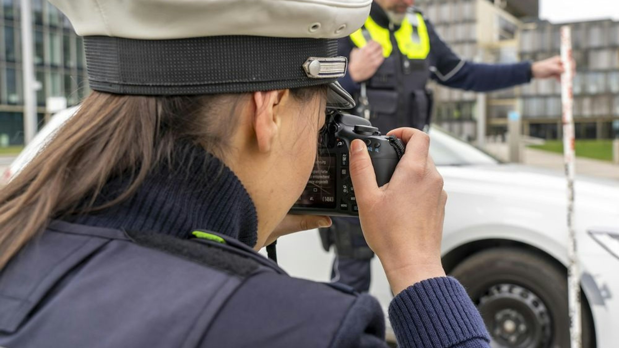 Die Polizei im Kreis Mettmann berichtet über aktuelle Verkehrsunfallfluchten und bittet um Hinweise zu den Vorfällen in Haan, Monheim am Rhein und Langenfeld.