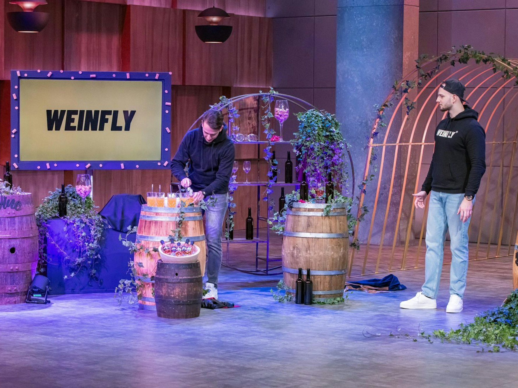 Kein Party-Spaß: Die „Weinfly“-Erfinden fanden mit ihrem Mix-Getränk aus Rosé-Wien und Energy-Drink-Zutaten keinen Zuspruch. (Bild: RTL / Bernd-Michael Maurer)