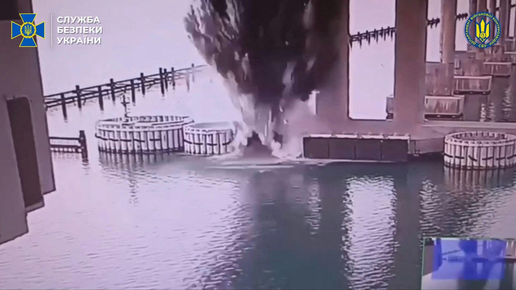 Dieses Video, das vom ukrainischen Sicherheitsdienst am 3. Juni 2025 veröffentlicht wurde, zeigt offenbar die Explosion der Kertsch-Brücke.