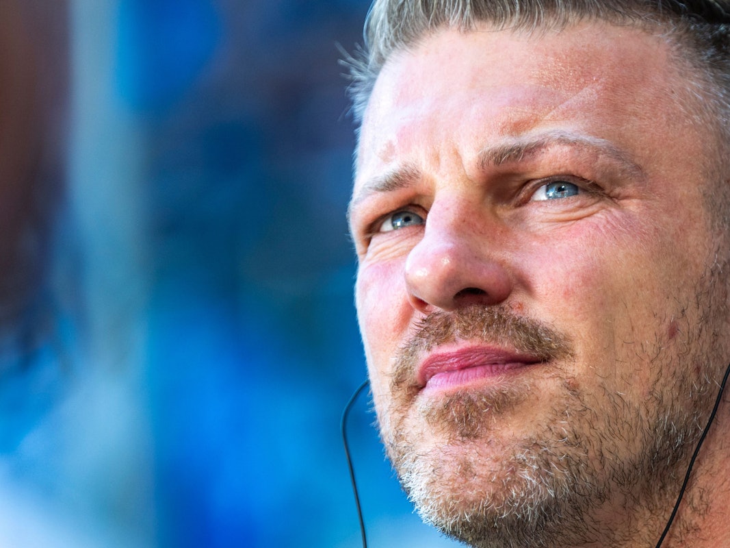 Home Deluxe Arena: Paderborns Trainer Lukas Kwasniok betritt das Stadion.