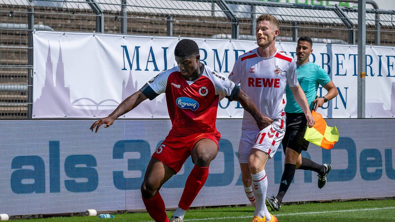 Innenverteidiger Zoumana Keita am 20. Juli 2024 im Zweikampf mit FC-Profi Florian Kainz.