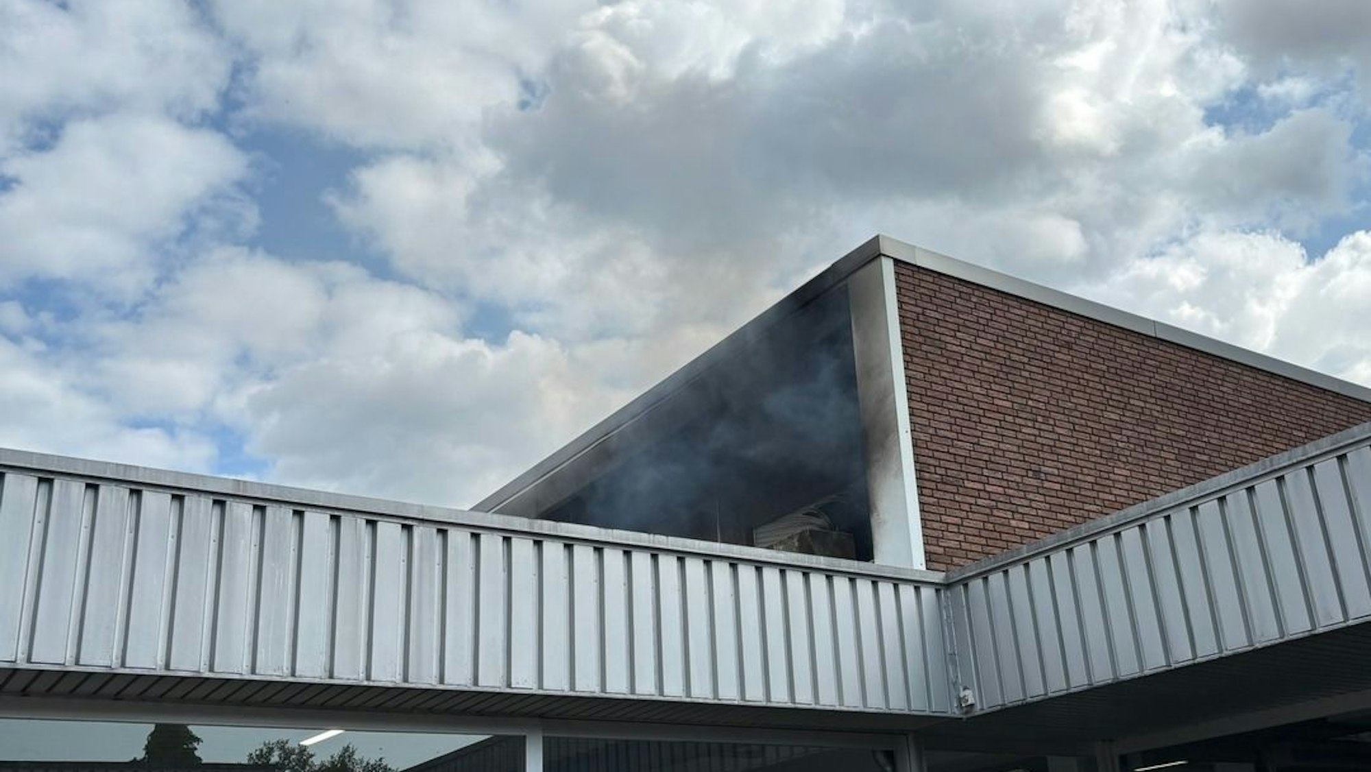 Einsatz der Feuerwehr Gladbeck bei einem Wohnungsbrand in der Helmutstraße am 3. Juni 2025. Zum Glück gab es keine Verletzten.