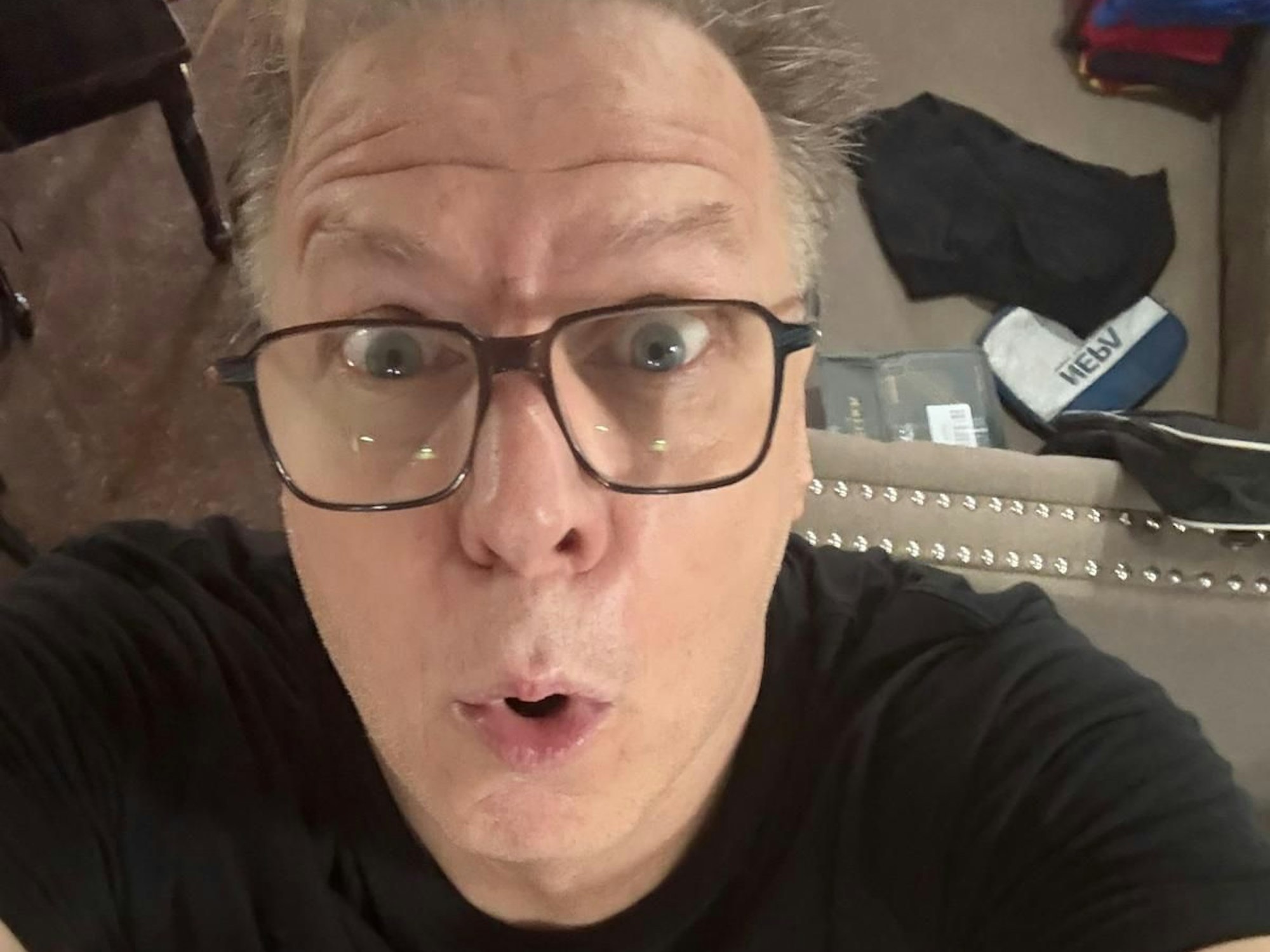 Gerd Harmatiuk sitzt auf gepackten Koffern. Der EXPRESS.de-Lesereporter kehrt nach einem zweimonatigen Auslandsaufenthalt zurück nach Köln. Doch seine Wohnung liegt mitten in der Evakuierungszone.