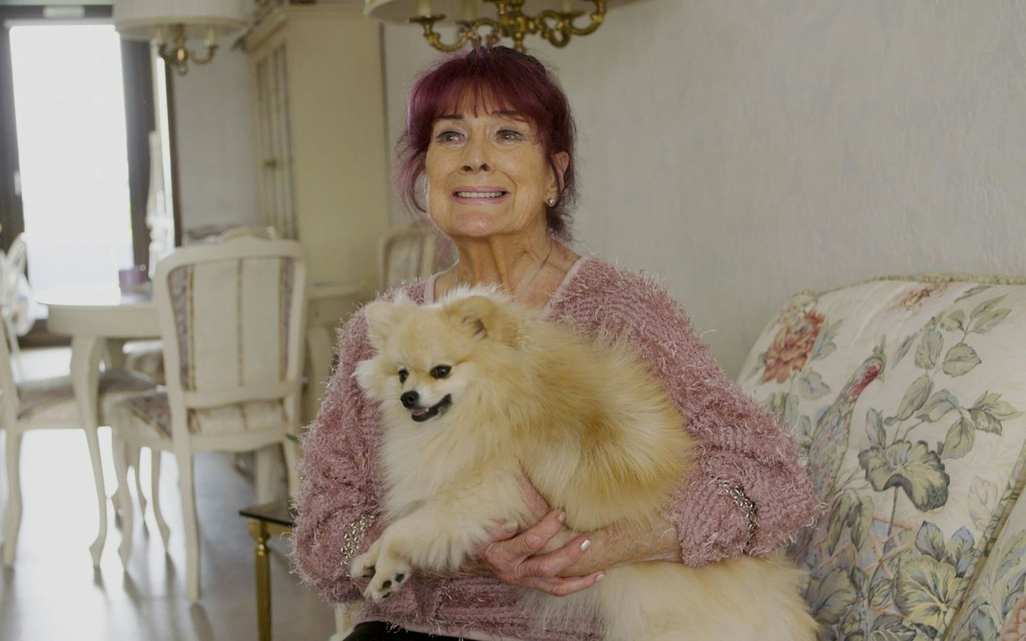Mit 85 Jahren muss Vanessa hinzuverdienen, denn: „Mit der Rente, das klappt nicht ganz.“ (Bild: ZDF/Christiane Schmidt)