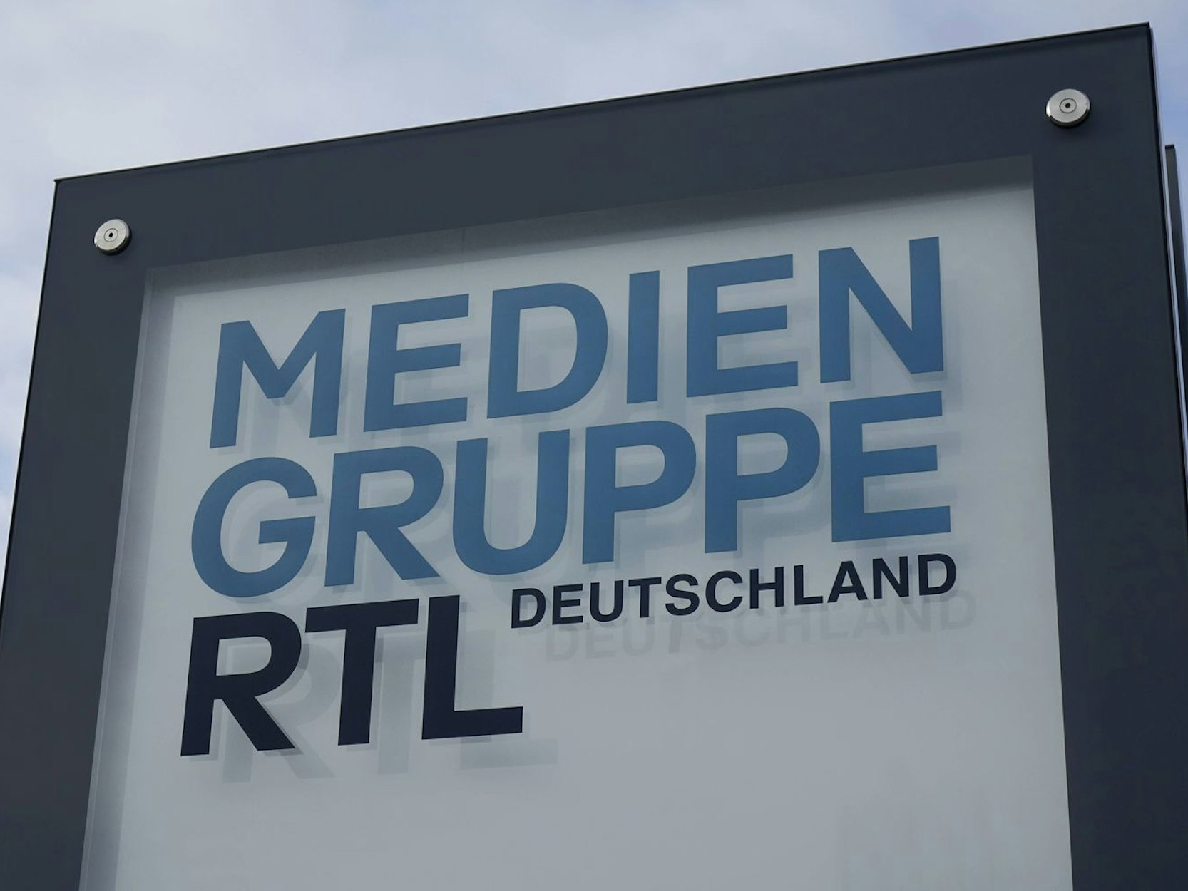 Auch RTL gehört zum Evakuierunsbereich: In Köln wurden drei Weltkriegsbomben entdeckt, voraussichtlich 20.000 Menschen müssen ihre Wohnungen verlassen. (Bild: IMAGO / Steinach)