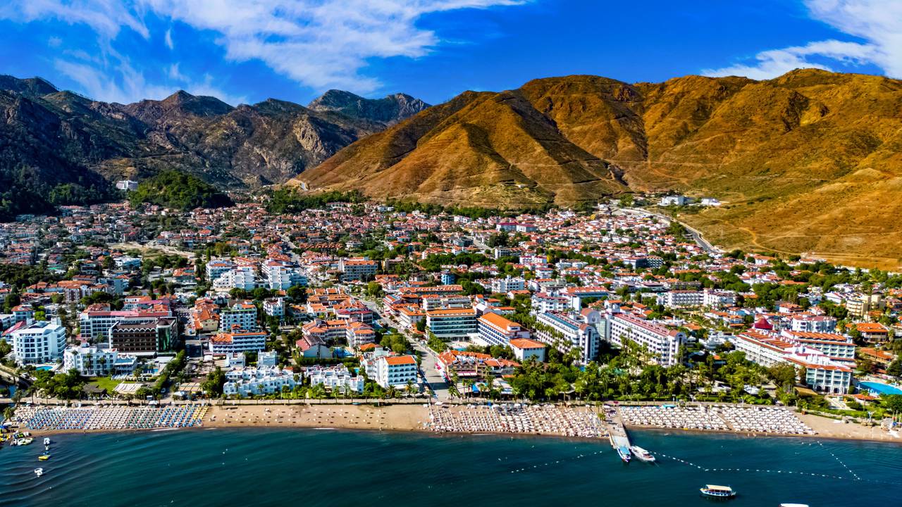 Das bei Urlaubern und Urlauberinnen beliebte Marmaris an der türkischen Westküste wurde von einem Erdbeben erschüttert.