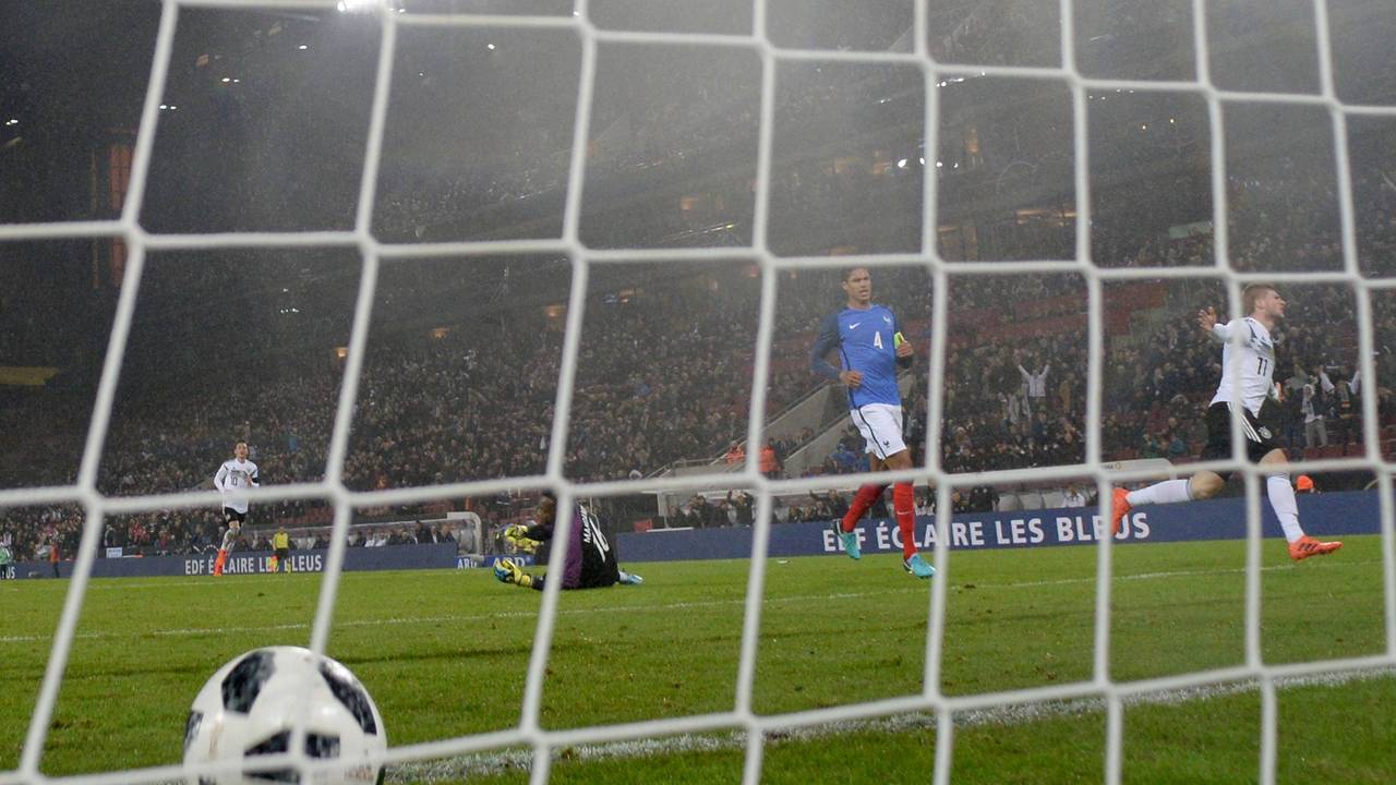 Timo Werner bejubelt einen Treffer im Spitzenspiel gegen Frankreich.