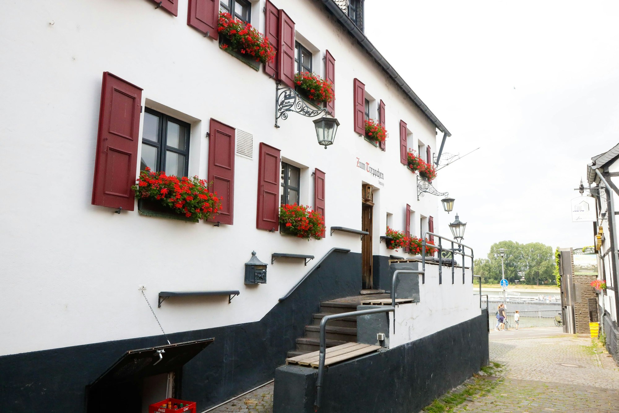 Das Gasthaus „Zum Treppchen“ in Rodenkirchen steht zum Verkauf.