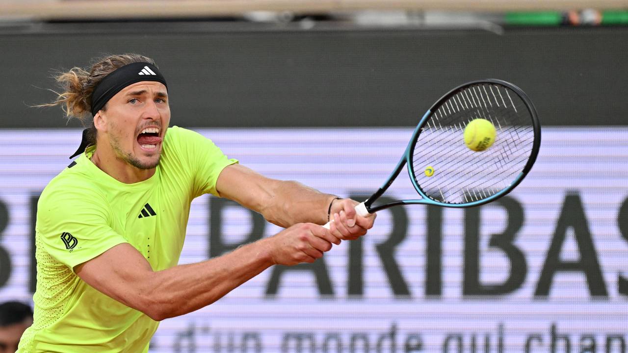 Alexander Zverev am Mittwoch (4. Juni 2025) im Viertelfinale der French Open gegen Novak Djokovic.