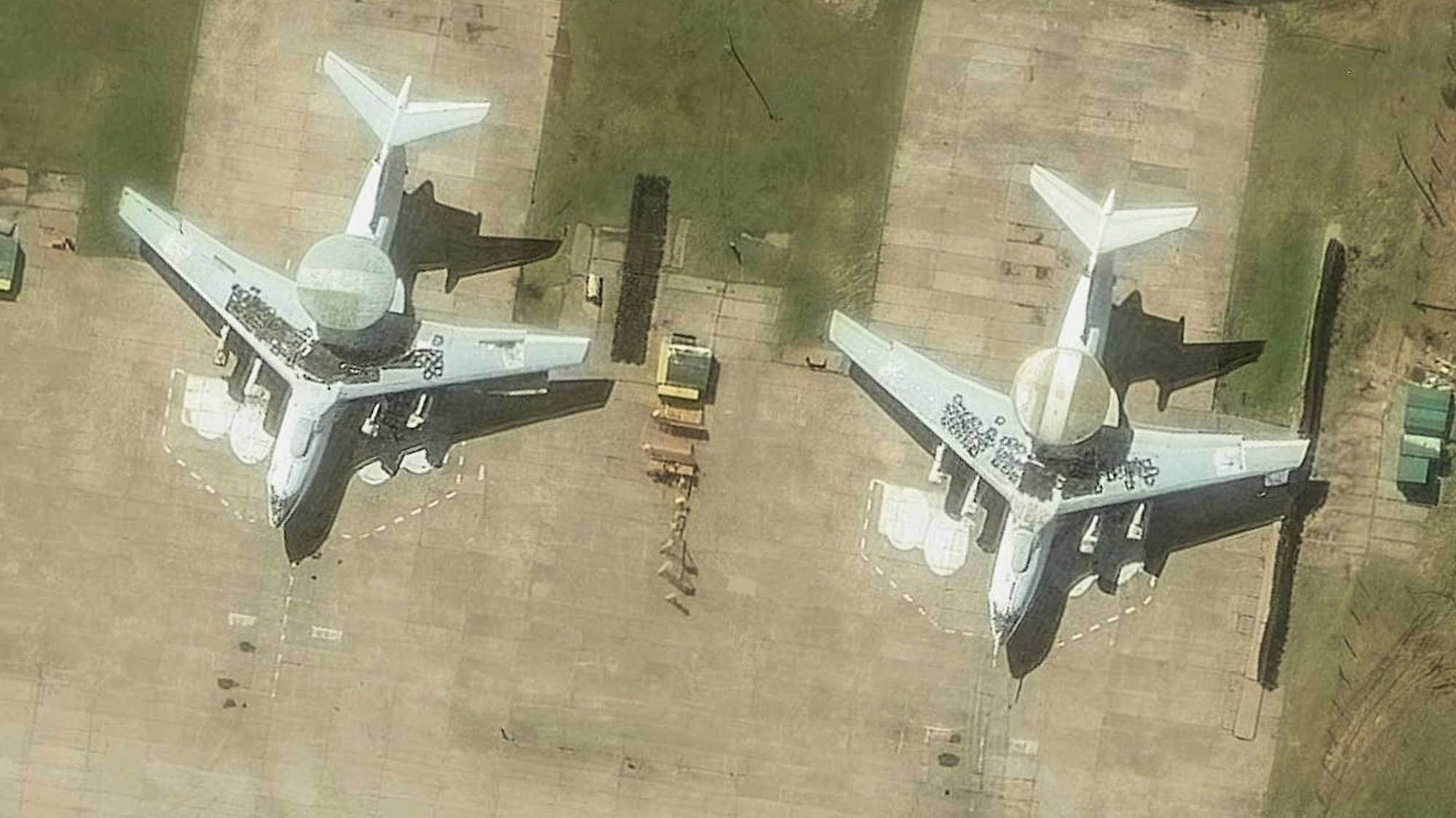 Zwei russische A-50-Aufklärungsflugzeuge standen zum Zeitpunkt der ukrainischen Angriffe auf dem Flugplatz Iwanowo, berichtet der britische „Telegraph“. Die hier gezeigte Aufnahme stammt vom 3. Mai. (Archivbild)