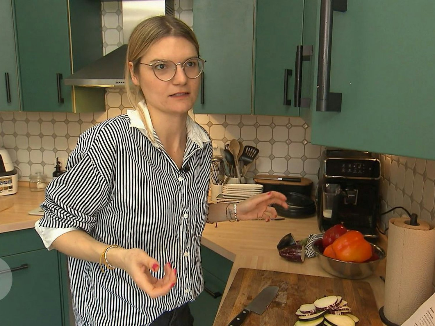 Wartet auf einen Heiratsantrag: Joan (33) erhöht den Druck auf ihren Freund. (Bild: RTL)