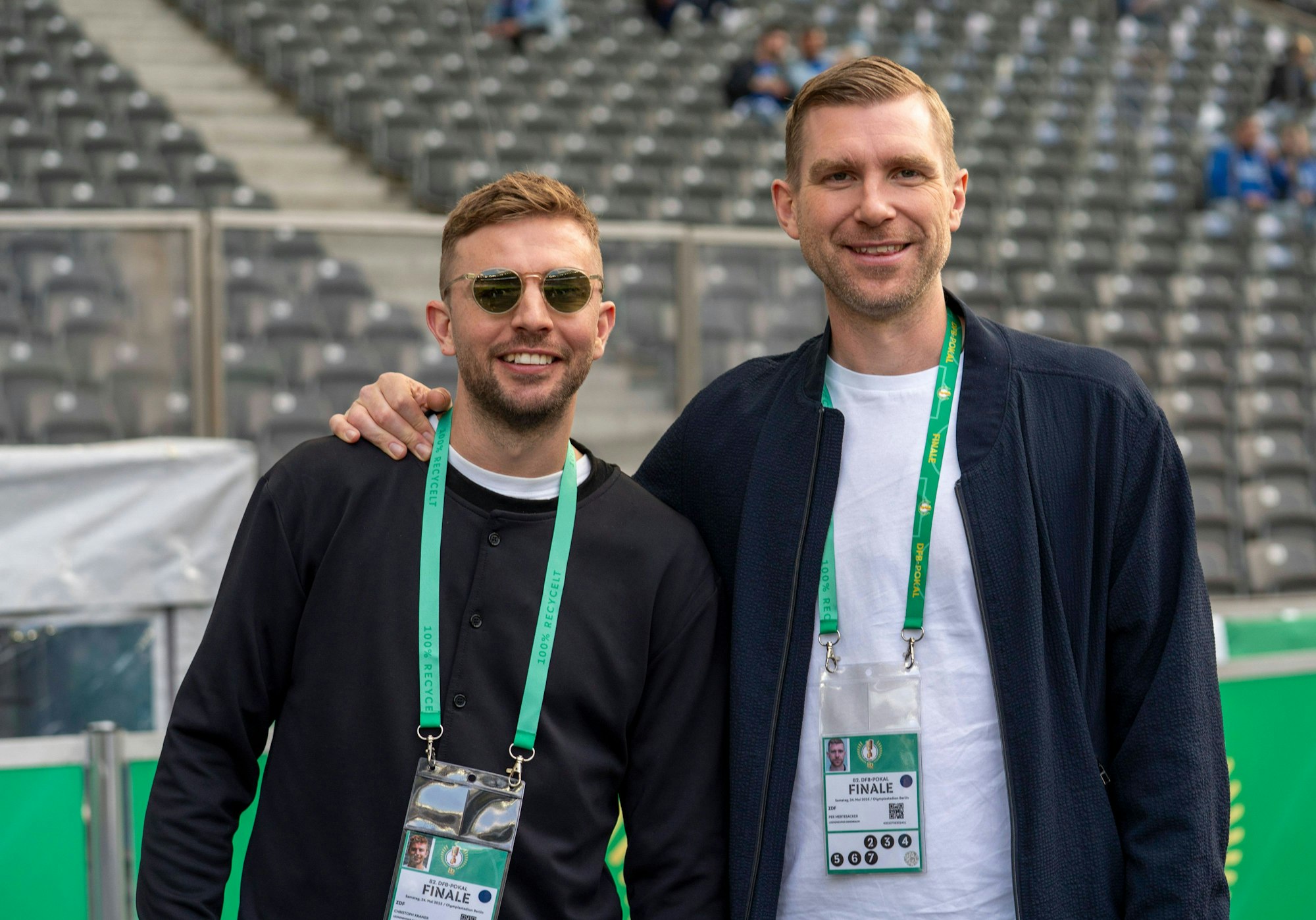 Die beiden ZDF-Experten Christoph Kramer und Per Mertesacker am 24. Mai 2025 beim DFB-Pokalfinale in Berlin.