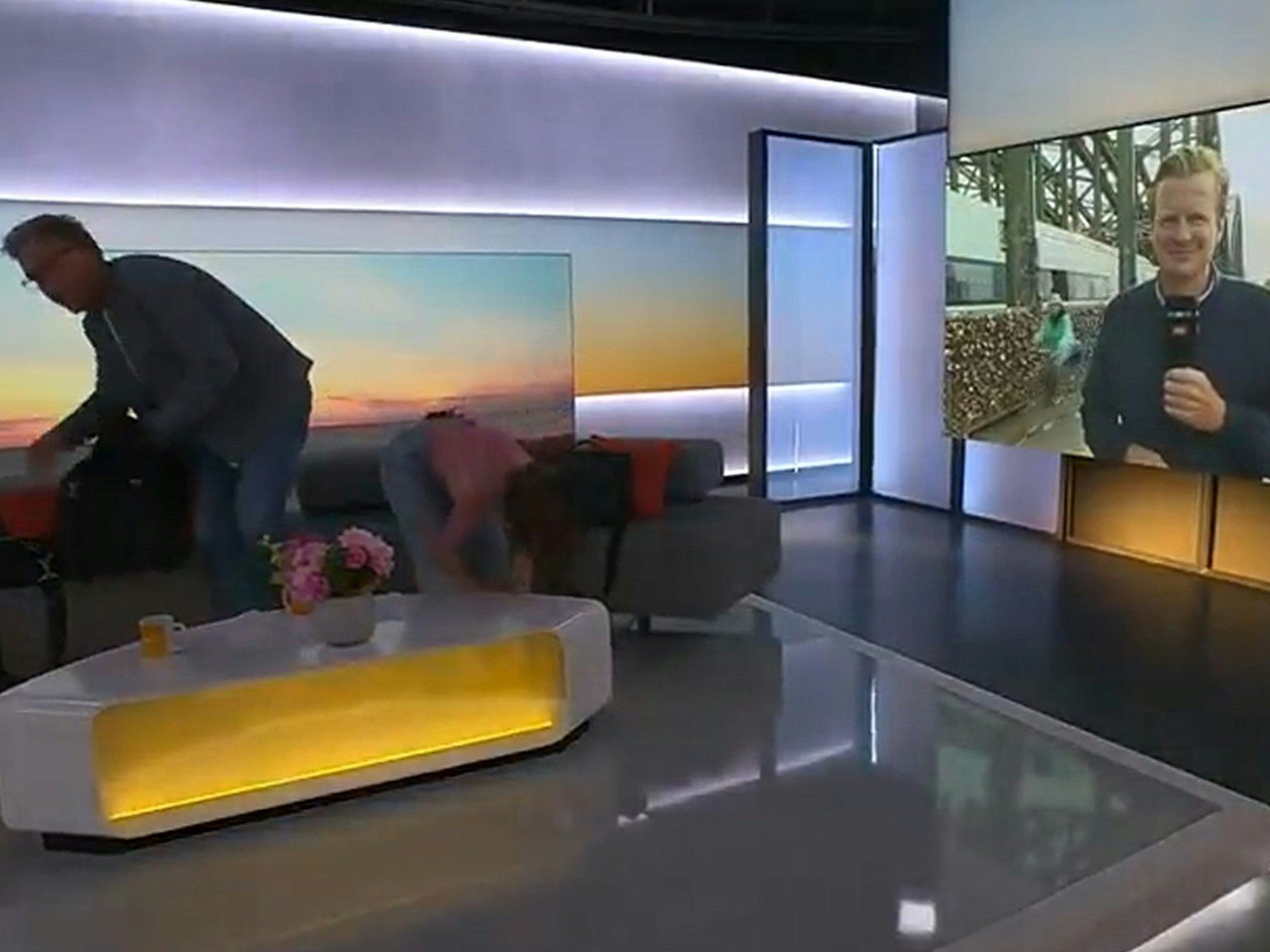 Plötzlich wurde es hektisch und die Moderatoren Jan Malte Andresen und Vanessa Civiello flüchteten aus dem Studio.