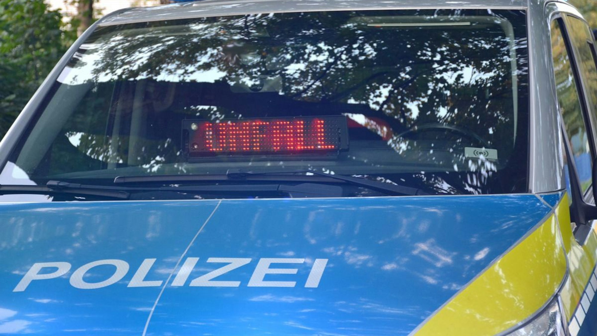 Unfallschaden nach Zusammenstoß zwischen Audi e-tron und BMW X4 in Erkrath-Hochdahl am 3. Juni 2025.