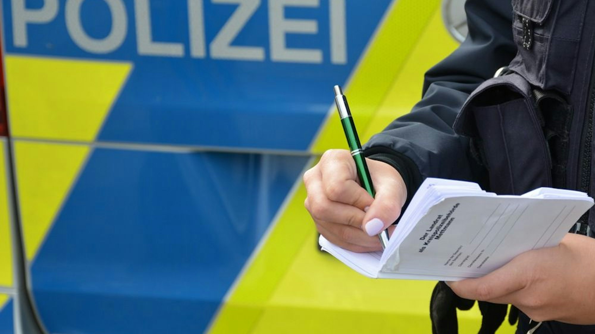 Motorrad kollidiert mit Auto in Haan