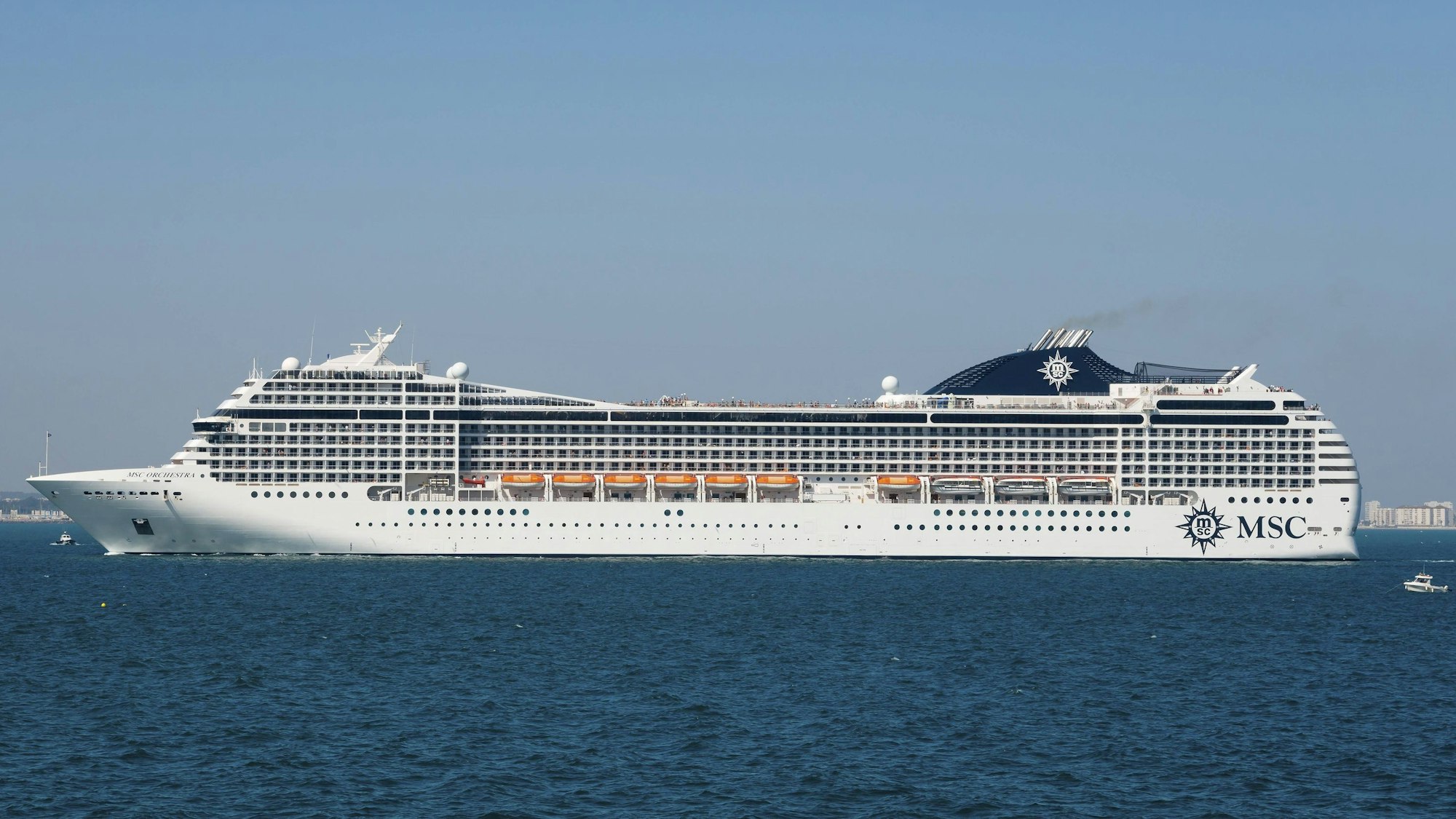 Die „MSC Orchestra“ trieb mehrere Stunden vor der Küste Korsikas im Mittelmeer.