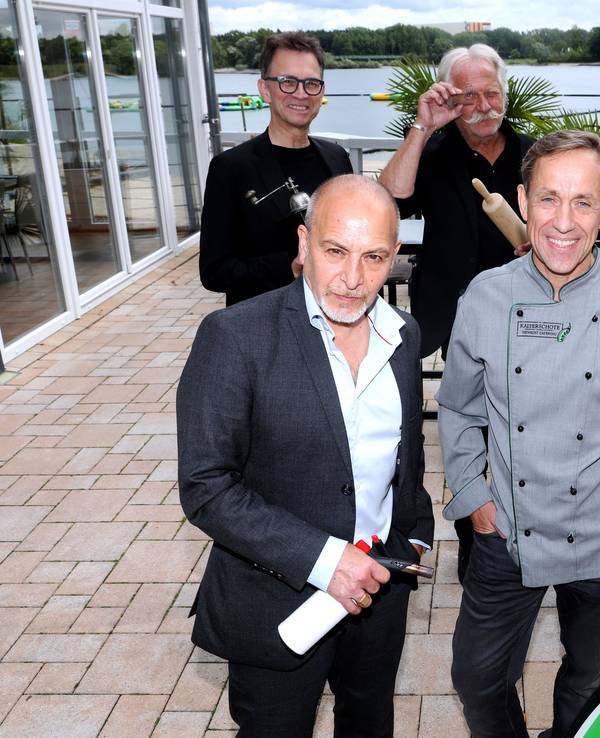 Erdoğan Atalay, André Karpinski, Michael Gliss, Henning Krautmacher und Peter Zens stehen am Fühlinger See.