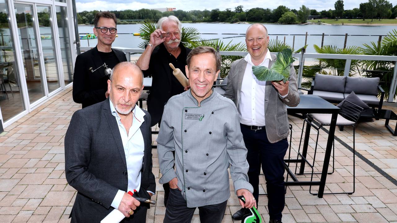 Erdoğan Atalay, André Karpinski, Michael Gliss, Henning Krautmacher und Peter Zens stehen am Fühlinger See.