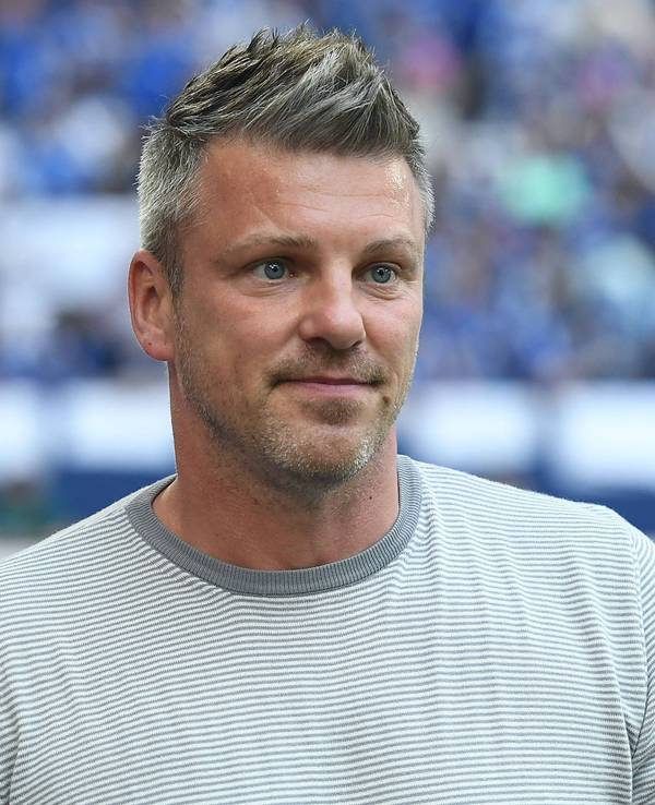 Lukas Kwasniok beim Spiel gegen Schalke 04.