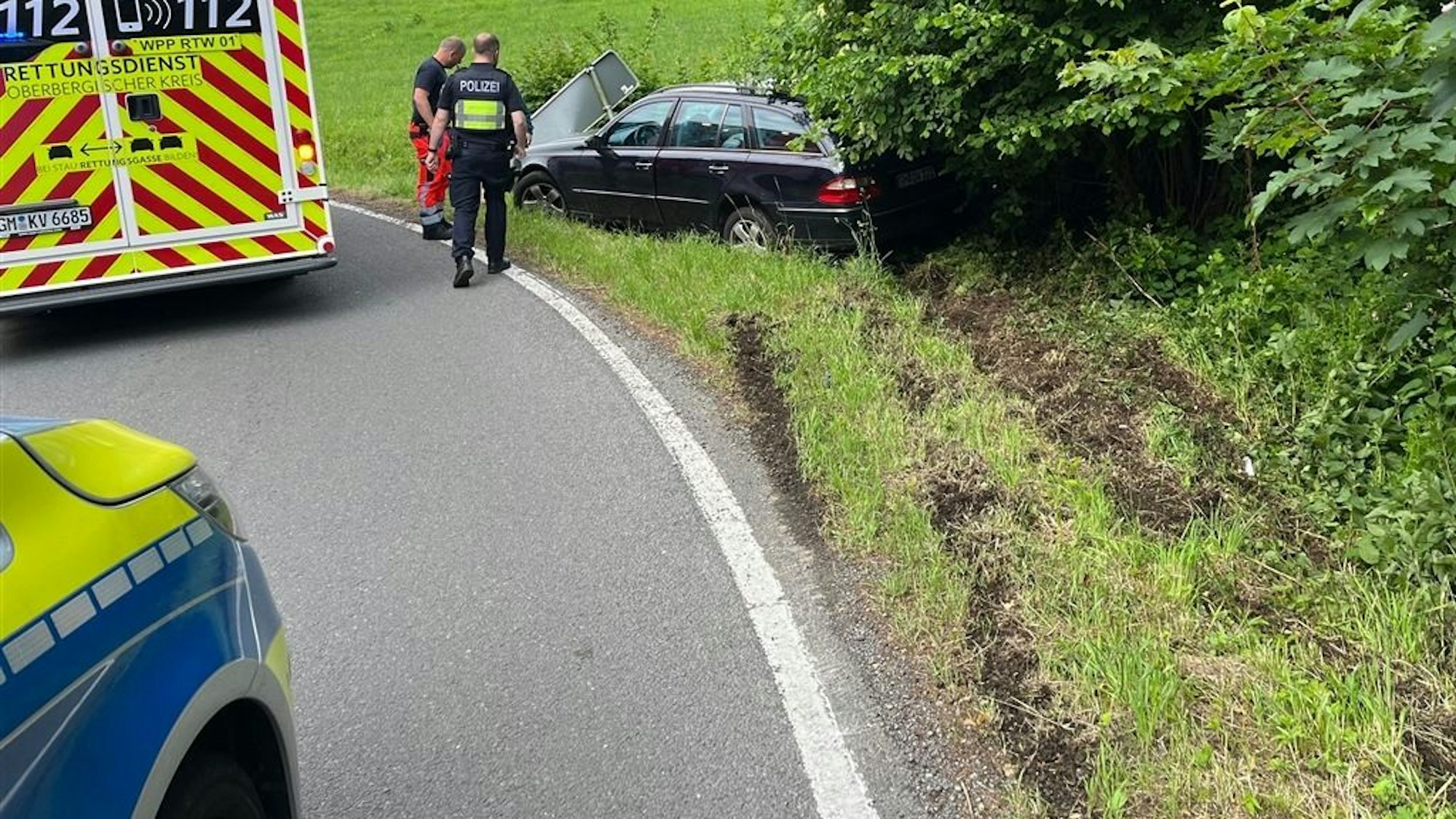 Verkehrsunfall in Wipperfürth bei dem eine 35-Jährige mit ihrem Fahrzeug von der Straße abkam