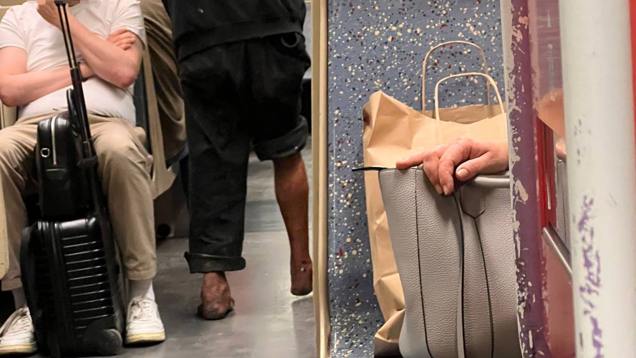 Ein Obdachloser in einer KVB-Bahn