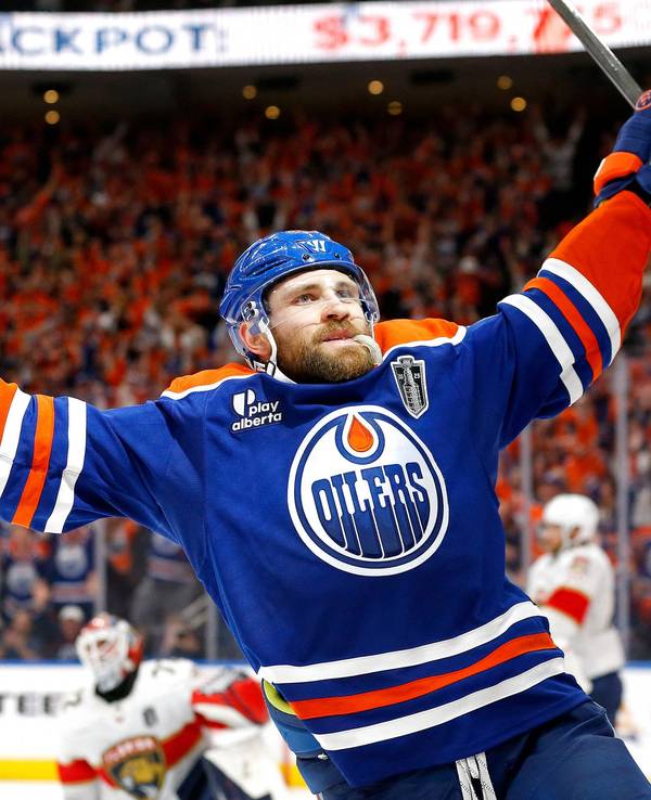Leon Draisaitl jubelt über seinen Siegtreffer für die Edmonton Oilers in Spiel eins des Stanley-Cup-Finals gegen die Florida Panthers.