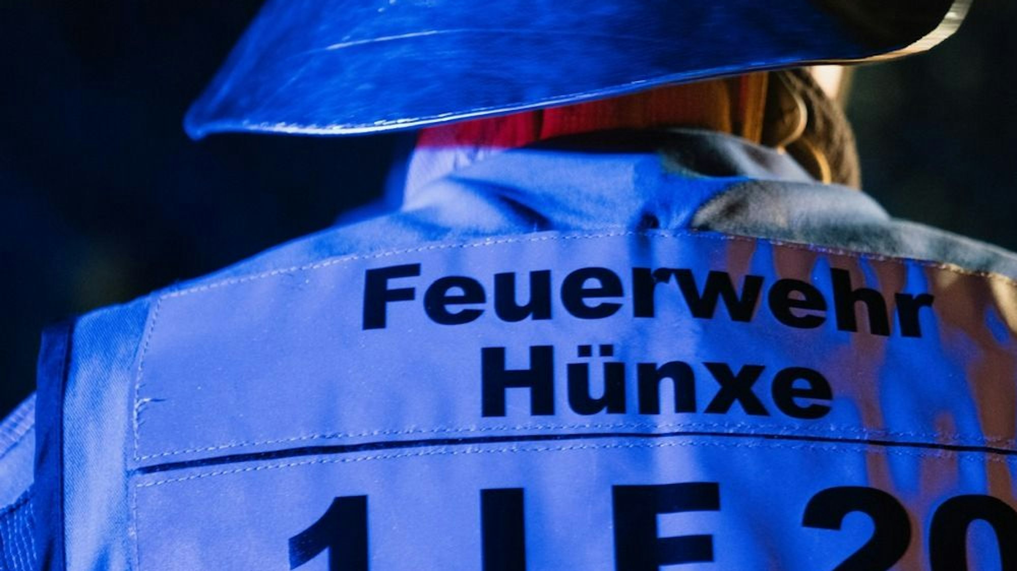 Die Feuerwehr Hünxe musste zu einem Einsatz mit Rauchentwicklung an einem PKW ausrücken.