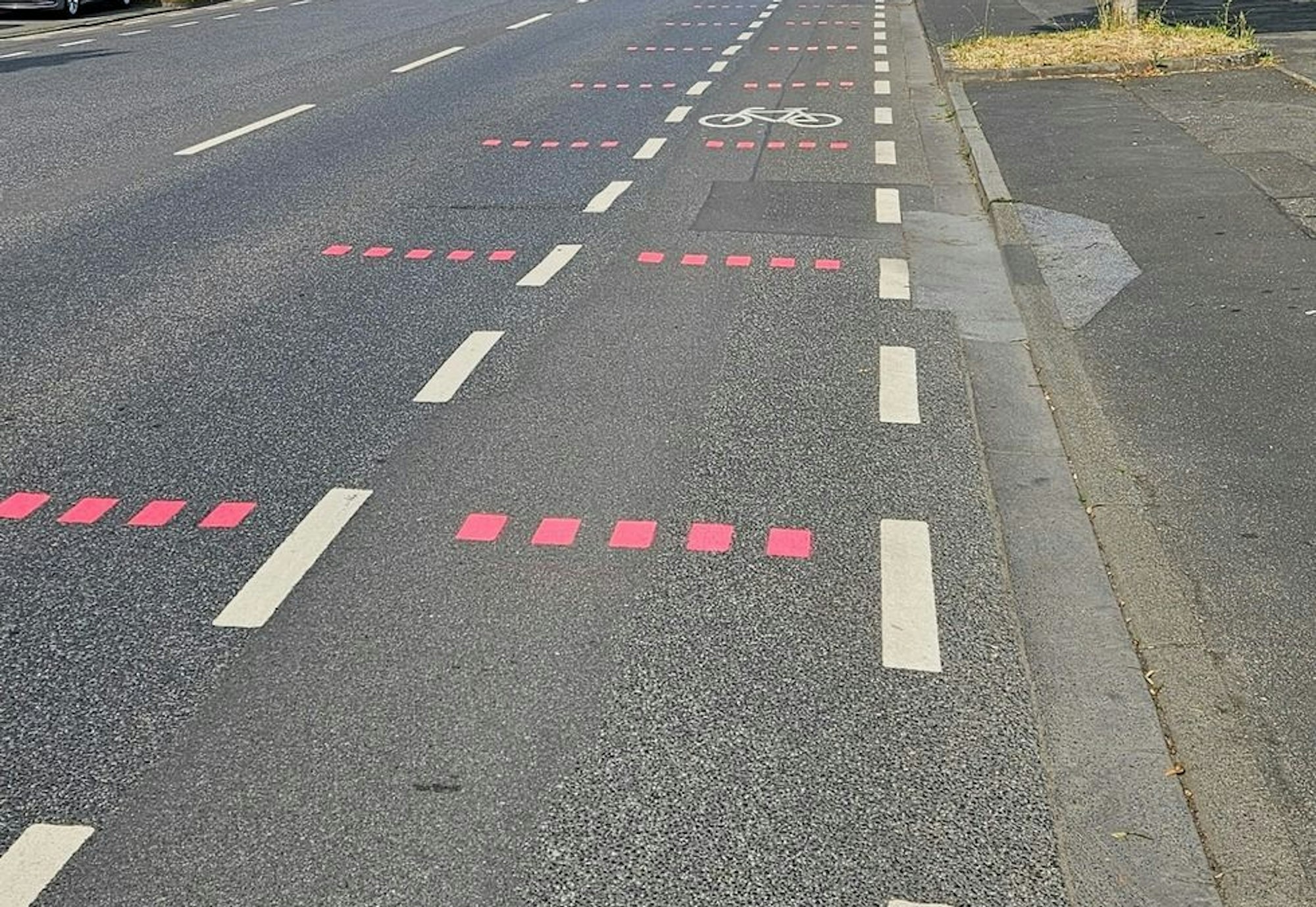 Polizei Düren kontrolliert Überholabstände bei Zweiradfahrenden zur Erhöhung der Verkehrssicherheit