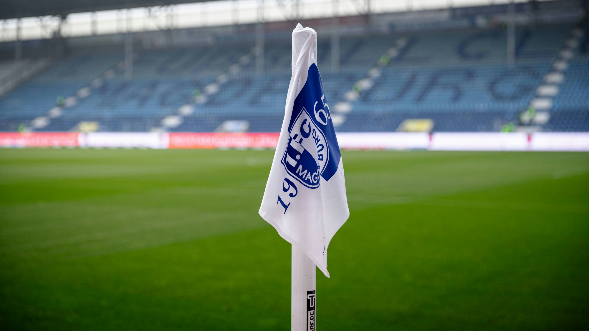 Eine Eckfahne im Stadion des 1. FC Magdeburg.