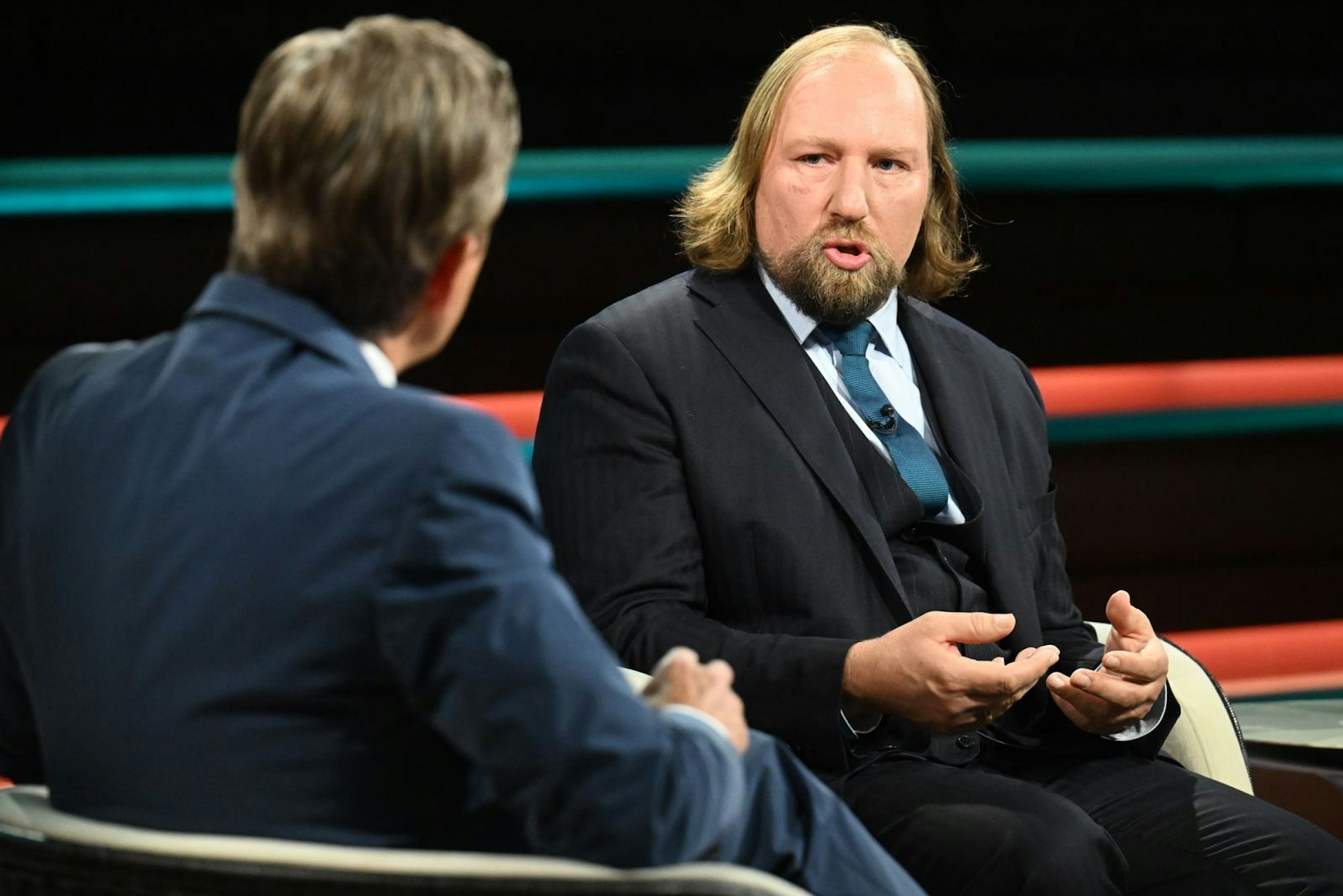 Grünen-Politiker Anton Hofreiter überraschte Markus Lanz mit einem Lob für Friedrich Merz. (Bild: ZDF / Cornelia Lehmann)