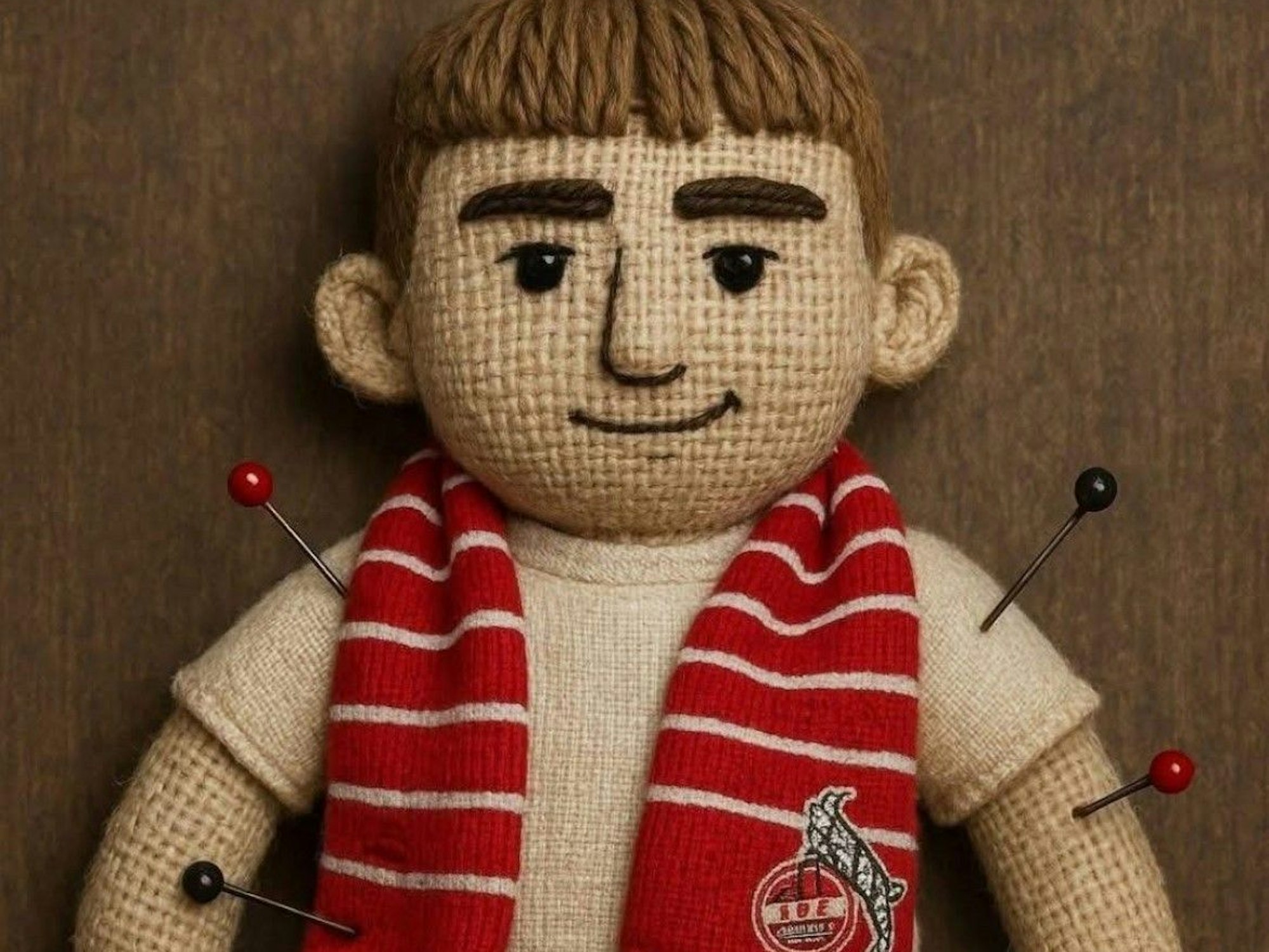 Isak Johannesson als Puppe mit Nadel durchstochen.